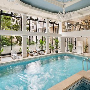 Queen's Court Hotel&residencia